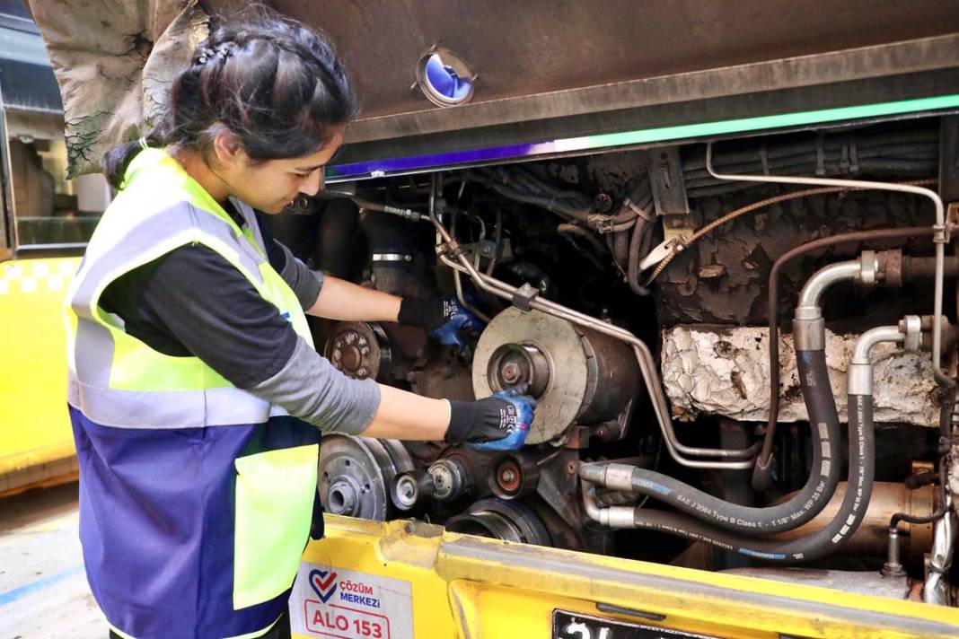 Kadınlar artık sadece direksiyon başında değil, otobüslerin kalbinde! İETT, kadınlara kapılarını sonuna kadar açıyor 4